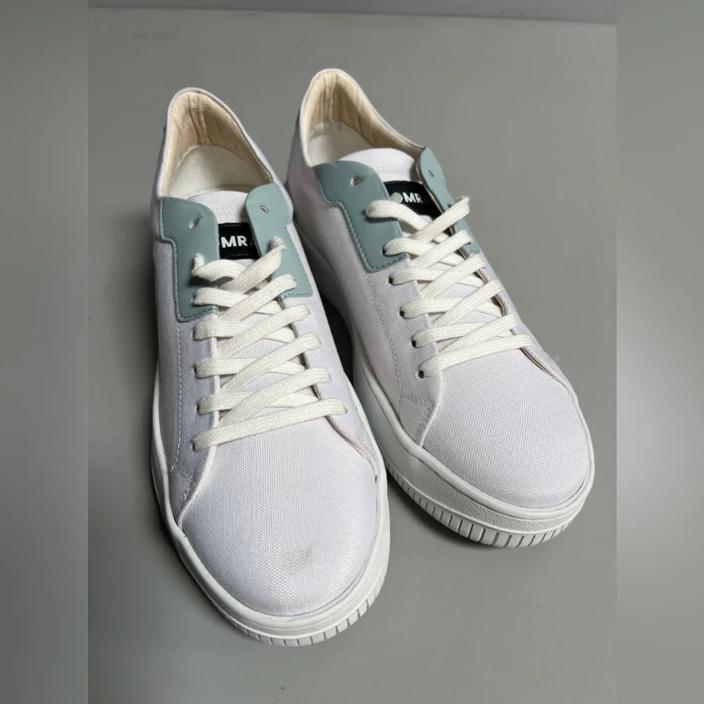 KOMRADS world white and light blue sneaker sz7.5